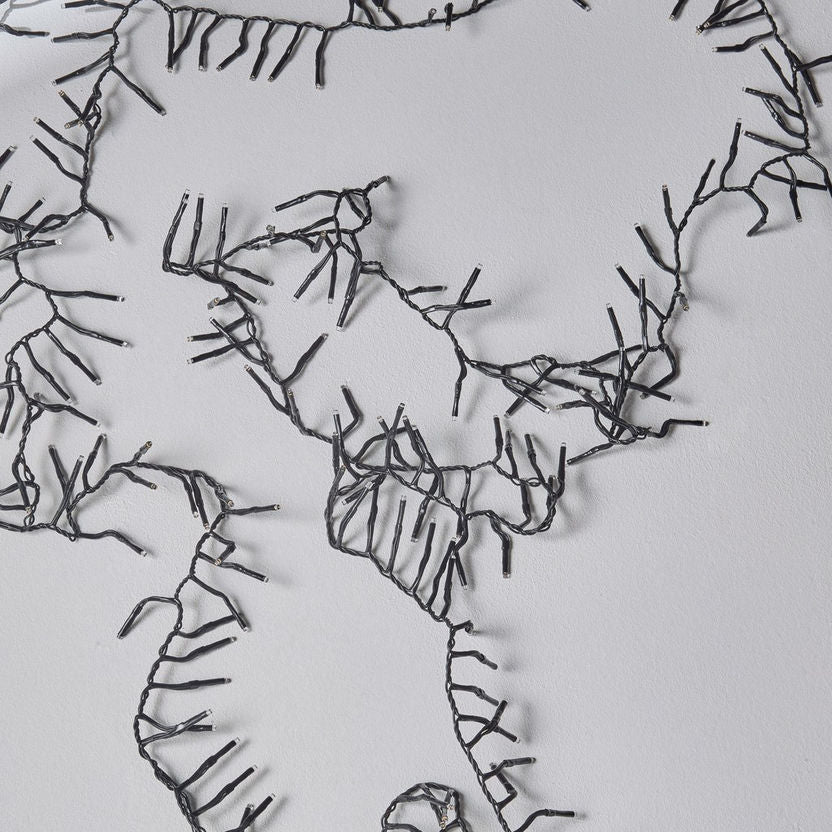 Black wireframe model of a seahorse on a white background