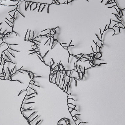Black wireframe model of a seahorse on a white background