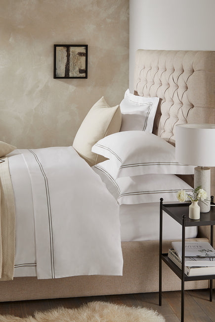 The White Company Symons Flat Sheet by 4 | Souqify