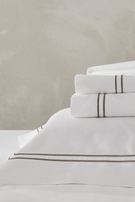 The White Company Symons Flat Sheet by 4 | Souqify