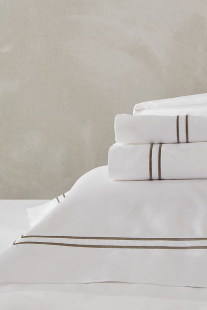 The White Company Symons Flat Sheet by 4 | Souqify